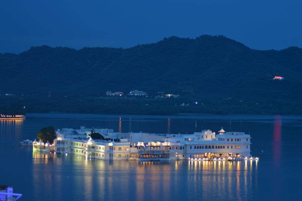 The Lake View Hotel- On Lake Pichola Udaipur Exterior foto